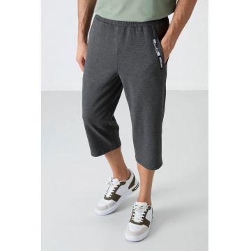 Pantaloni scurti sport barbati  gri antracit - 2 buzunare - 77% bumbac - 17% poliester - 6% elastan -