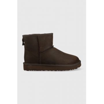 UGG cizme de zapada din piele intoarsa W Classic Mini Leather culoarea maro