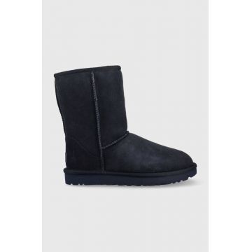 UGG cizme de zapada din piele intoarsa W Classic Short Ii culoarea albastru marin