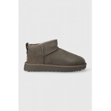 UGG cizme de zapada din piele intoarsa Classic Ultra Mini culoarea gri, 1116109