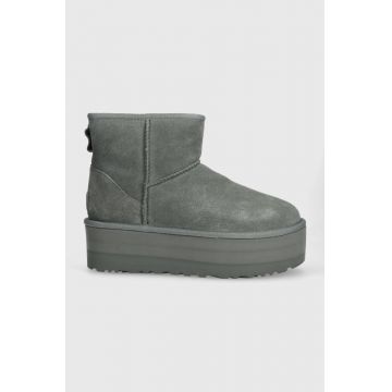 UGG cizme de zapada din piele intoarsa Classic Mini Platform culoarea gri, 1134991