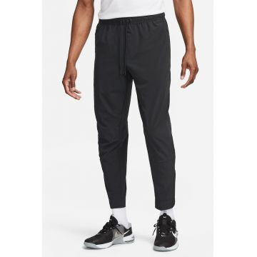 Pantaloni conici cu tehnologie Dri-FIT si slituri cu fermoar Unlimited - Negru