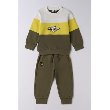 Set de bluza cu decolteu la baza gatului si pantaloni de trening - 2 piese - Maro/Galben