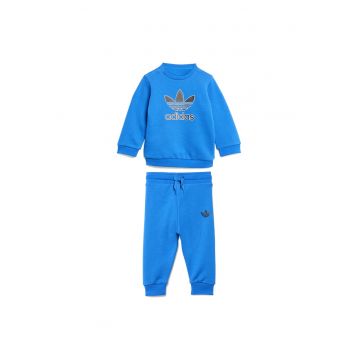 Trening cu logo supradimensionat