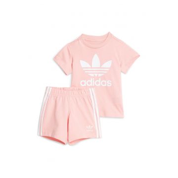 Trening cu tricou si pantaloni scurti