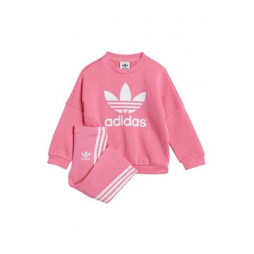 Trening lejer cu imprimeu logo si maneci cazute