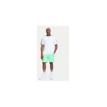 Tricou cu dungi contrastante si logo pe piept