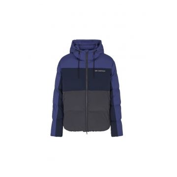 Geaca  TRAIN ATHLETIC COLOUR BLOCK M PUFFY JACKET PA-7M000946-AF13190-UB102