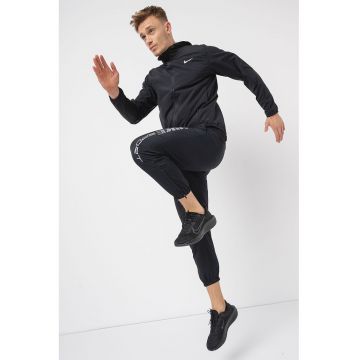 Jachetacu tehnologie Dri-Fit si gluga - pentru antrenament Form - Negru