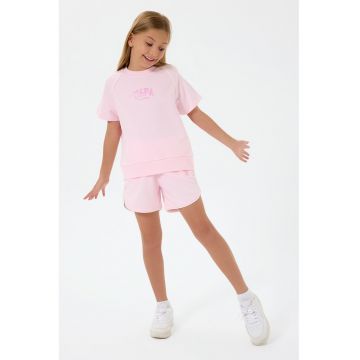 Set de tricou cu decolteu la baza gatului si pantaloni scurti - 2 piese - Roz pal