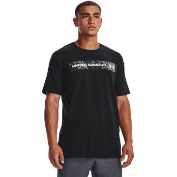 Tricou cu decolteu la baza gatului si imprimeu logo cu camuflaj - Negru