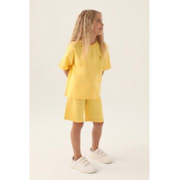 Set de tricou cu logo brodat si pantaloni scurti - 2 piese - Galben