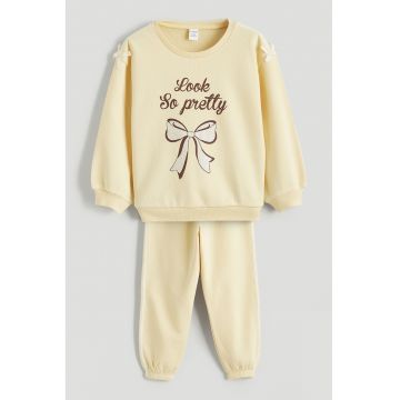 Set de bluza de trening din amestec de bumbac cu imprimeu si pantaloni - 2 piese - Galben pai