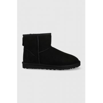 UGG cizme de zăpadă din piele întoarsă Classic Mini barbati, culoarea negru 1002072-BLK