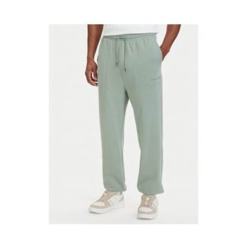 Pantaloni de trening cu croiala regular fit - buzunare si talie elastica cu snur
