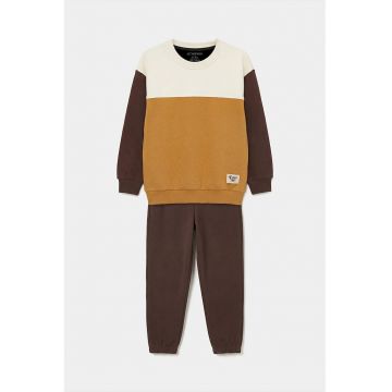 Trening cu model colorblock - Maro inchis/Maro scortisoara/Bej deschis