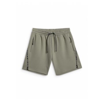 Pantaloni sport barbati  kaki - talie medie - 2 buzunare cu fermoar - croiala regulata -